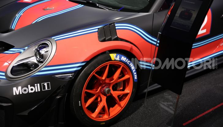 Porsche 911 GT2 RS Clubsport: la supercar da 710CV e 405.000€ - Foto 10 di 14