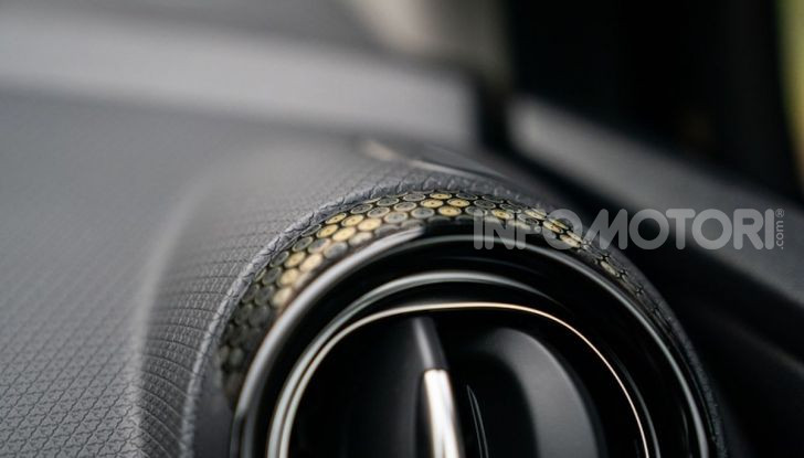 Renault Clio Moschino 2018: la francese più venduta in Italia si veste italiano - Foto 9 di 42