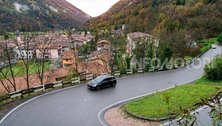 Renault Clio Moschino 2018: la francese più venduta in Italia si veste italiano - Foto 13 di 42