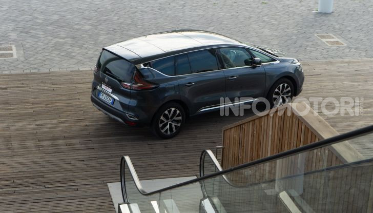 Nuova Renault Espace, prova dell’1.8 TCe Energy da 225CV - Foto 29 di 30