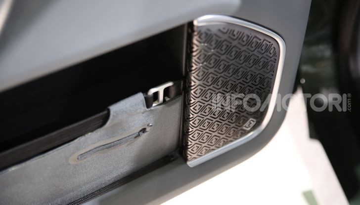 Rivian R1T, il pick-up elettrico da 764 CV - Foto 14 di 32