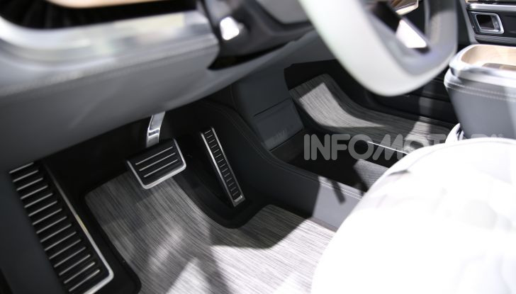 Rivian R1T, il pick-up elettrico da 764 CV - Foto 16 di 32