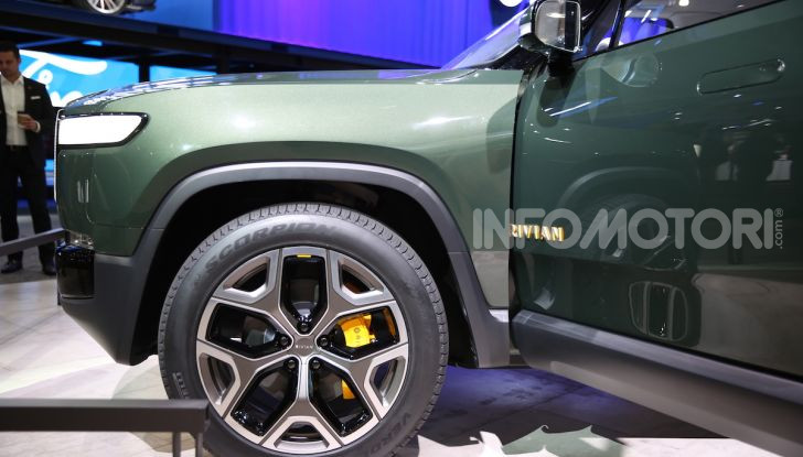 Rivian R1T, il pick-up elettrico da 764 CV - Foto 19 di 32