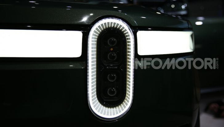 Rivian R1T, il pick-up elettrico da 764 CV - Foto 5 di 32