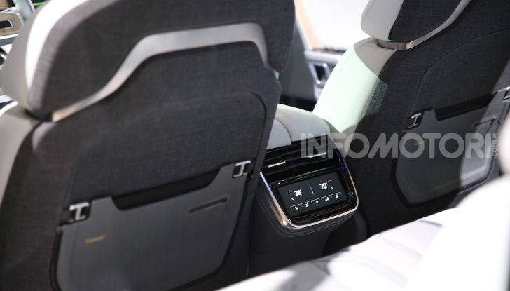 Rivian R1T, il pick-up elettrico da 764 CV - Foto 7 di 32