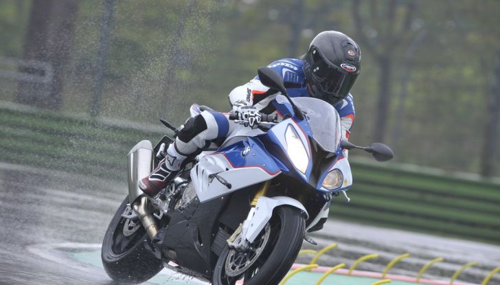 Pirelli SBK Track Days: a Imola con la BMW S1000RR - Foto 1 di 38