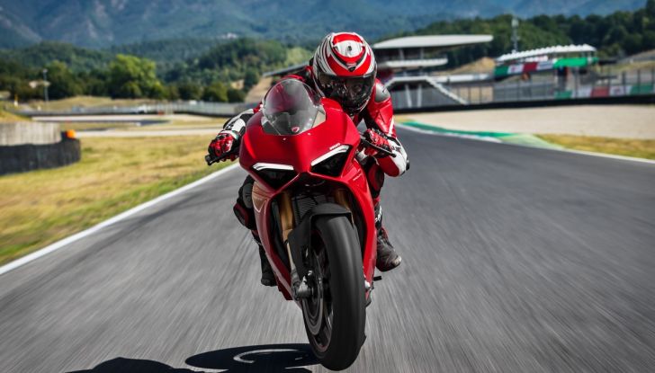 Ducati Panigale V4: tutto quello che c’è da sapere - Foto 2 di 52