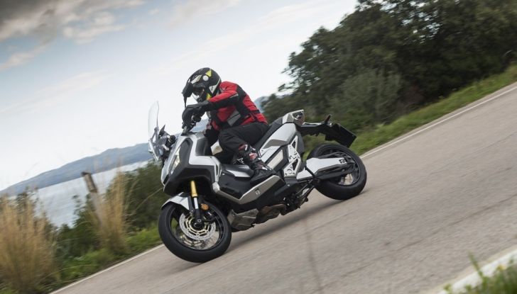 Honda X-ADV, prova su strada: 8 buoni motivi per cui ci è piaciuta - Foto 25 di 35