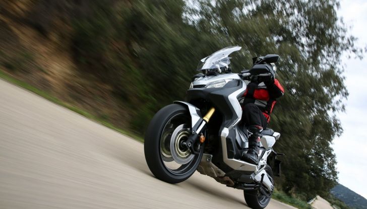 Honda X-ADV, prova su strada: 8 buoni motivi per cui ci è piaciuta - Foto 10 di 35