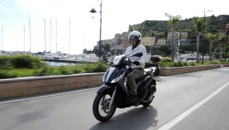 Prova su strada Piaggio Medley 2016, comfort in libertà - Foto 1 di 24