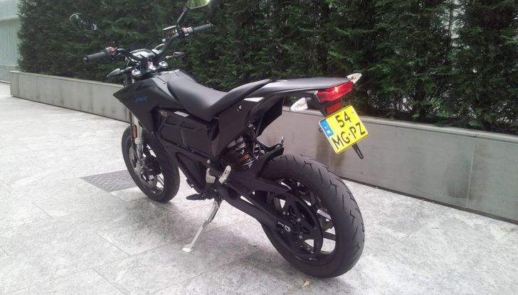 Prova su strada: Zero Motorcycles FXS 11 kW: la “125” elettrica - Foto 5 di 37