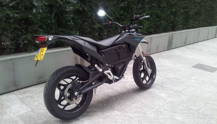 Prova su strada: Zero Motorcycles FXS 11 kW: la “125” elettrica - Foto 14 di 37
