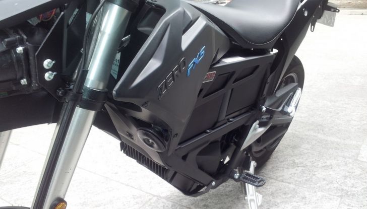 Prova su strada: Zero Motorcycles FXS 11 kW: la “125” elettrica - Foto 17 di 37