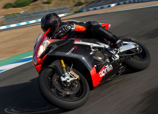 Aprilia RSV4 vince la comparativa tra le supersportive