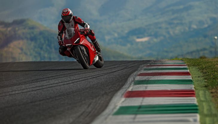 Ducati Panigale V4: tutto quello che c’è da sapere - Foto 8 di 52