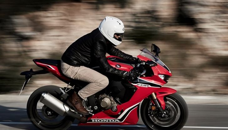 Nuova Honda CBR 1000RR 2017, 25° anniversario Fireblade - Foto 2 di 19