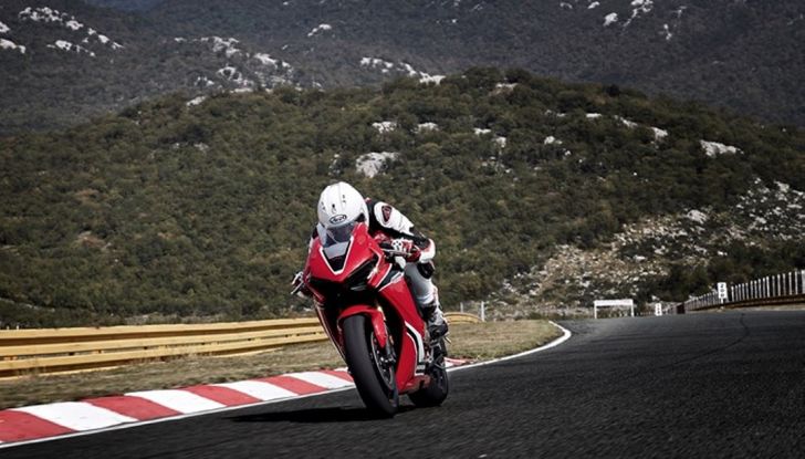 Nuova Honda CBR 1000RR 2017, 25° anniversario Fireblade - Foto 6 di 19