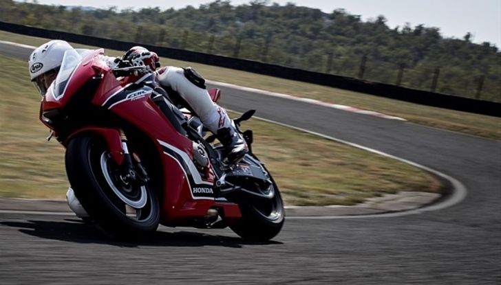 Nuova Honda CBR 1000RR 2017, 25° anniversario Fireblade - Foto 1 di 19