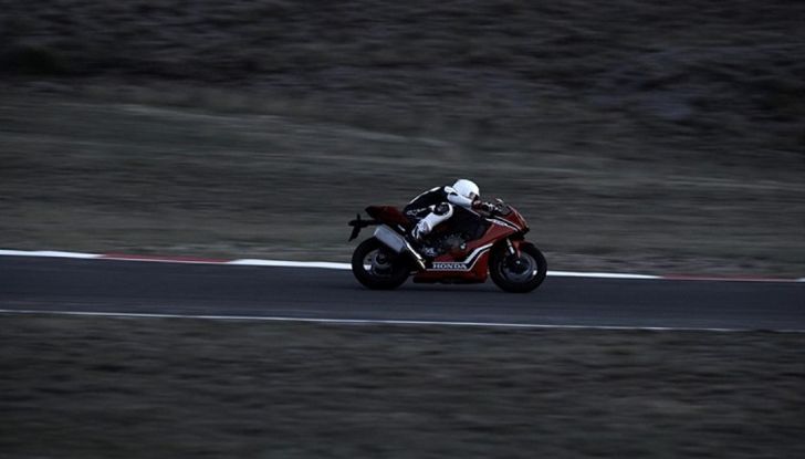 Nuova Honda CBR 1000RR 2017, 25° anniversario Fireblade - Foto 9 di 19