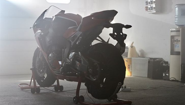 Nuova Honda CBR 1000RR 2017, 25° anniversario Fireblade - Foto 10 di 19