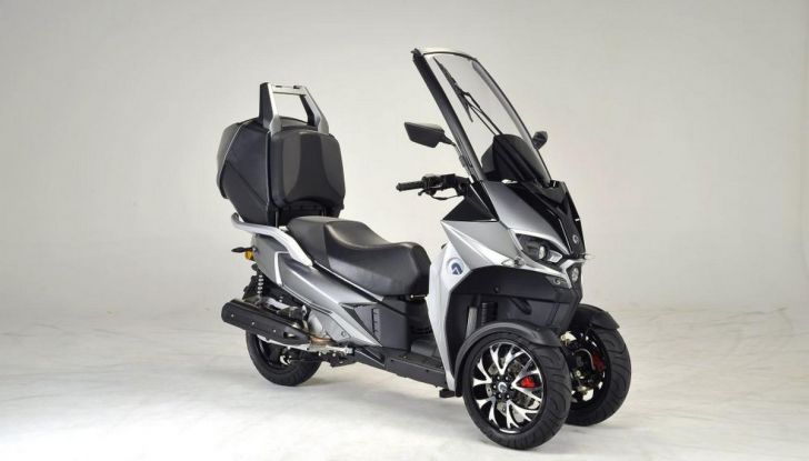 Adiva AD1 a Eicma 2017: tetto, tre ruote e tanto spazio - Foto 2 di 5