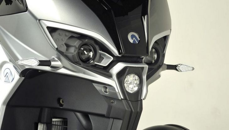 Adiva AD1 a Eicma 2017: tetto, tre ruote e tanto spazio - Foto 4 di 5