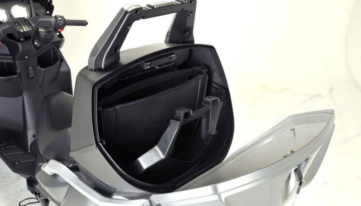 Adiva AD1 a Eicma 2017: tetto, tre ruote e tanto spazio - Foto 5 di 5