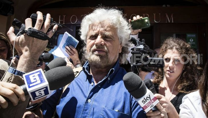 Beppe Grillo: la benzina deve costare 4 euro al litro! - Foto 1 di 6