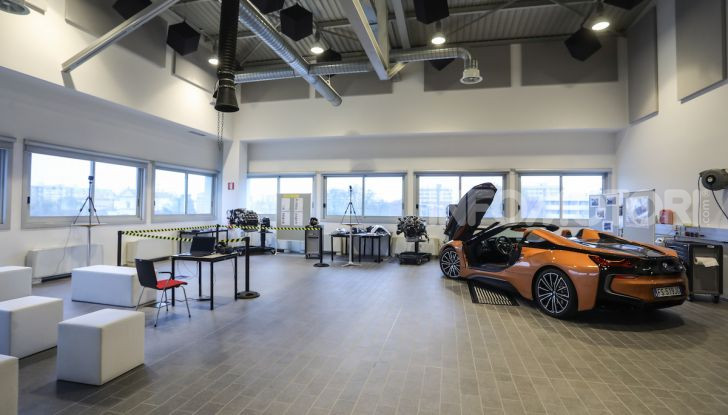 BMW e il programma di qualificazione del personale per auto elettriche e ibride - Foto 12 di 13