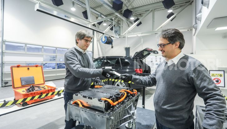 BMW e il programma di qualificazione del personale per auto elettriche e ibride - Foto 3 di 13