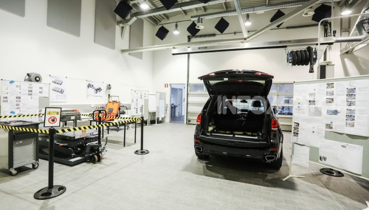 BMW e il programma di qualificazione del personale per auto elettriche e ibride - Foto 5 di 13