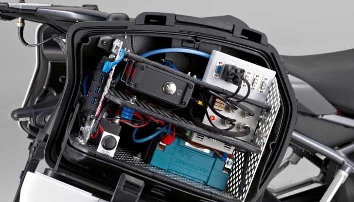 BMW R 1200 RS ConnectedRide: il futuro, ora. - Foto 6 di 7