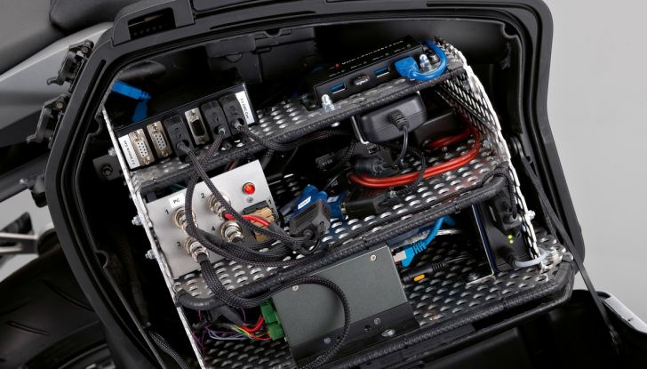 BMW R 1200 RS ConnectedRide: il futuro, ora. - Foto 7 di 7