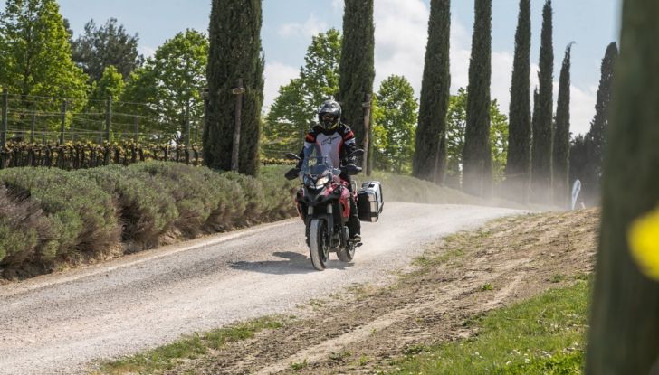 Prova Benelli TRK502: il crossover poca spesa e tanta resa - Foto 16 di 24