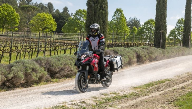 Prova Benelli TRK502: il crossover poca spesa e tanta resa - Foto 14 di 24