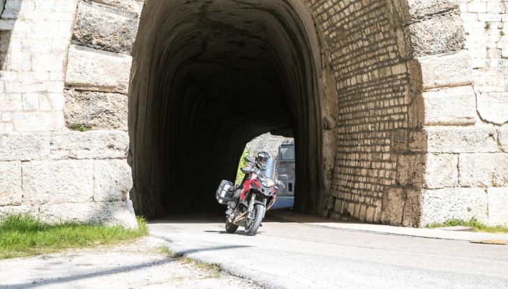 Prova Benelli TRK502: il crossover poca spesa e tanta resa - Foto 8 di 24