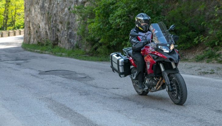 Prova Benelli TRK502: il crossover poca spesa e tanta resa - Foto 3 di 24