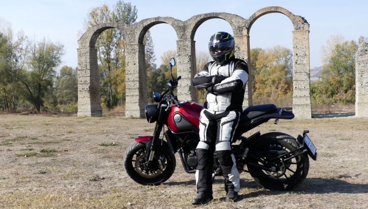 Nuovo Benelli Leoncino: la prova su strada - Foto 59 di 82