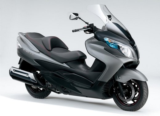 Suzuki novità 2013: Burgman 650 e Inazuma 250 le protagoniste della gamma 2013