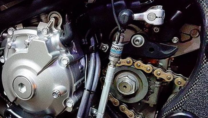 Moto e cambio rovesciato: perché si utilizza, che vantaggi offre e come montarlo - Foto 7 di 11