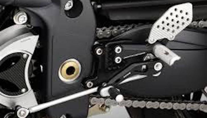 Moto e cambio rovesciato: perché si utilizza, che vantaggi offre e come montarlo - Foto 2 di 11