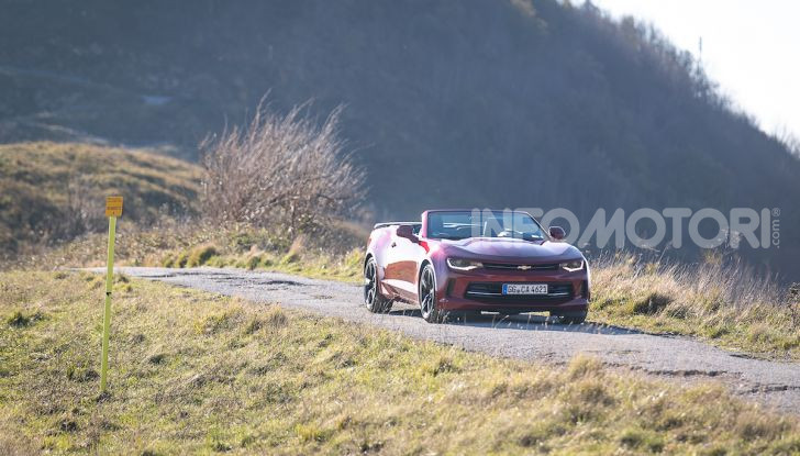 Test Drive Chevrolet Camaro Cabrio, la 2.0 turbo per andare ovunque - Foto 4 di 54