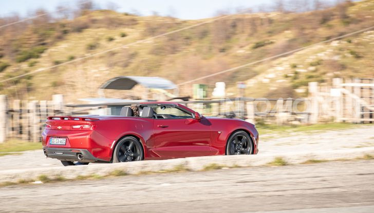 Test Drive Chevrolet Camaro Cabrio, la 2.0 turbo per andare ovunque - Foto 44 di 54
