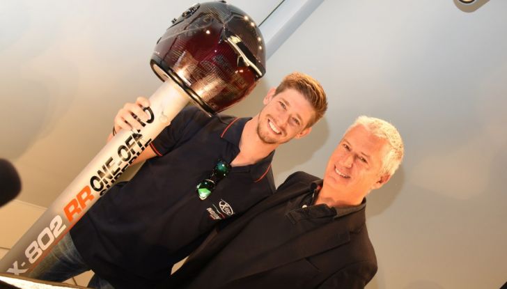 Casey Stoner presenta il Nolan X-802RR Ultra Carbon SuperHero - Foto 12 di 16