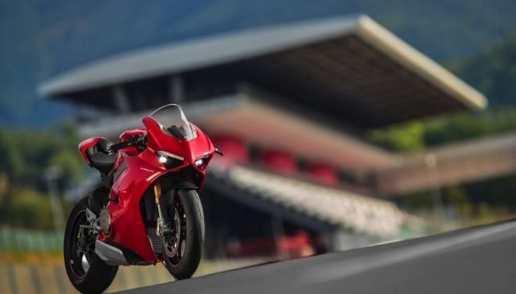 Ducati V4 Superleggera: potenza massima (236 cv) e peso minimo (161 kg)! - Foto 2 di 13