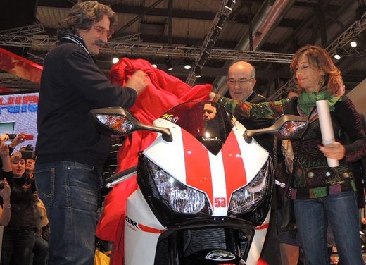 Ezpeleta riconsegna la CBR1000RR Supersic alla famiglia Simoncelli