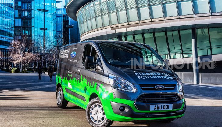 Ford Transit Custom Plug-In Hybrid, test a Colonia per migliorare l’aria - Foto 2 di 9