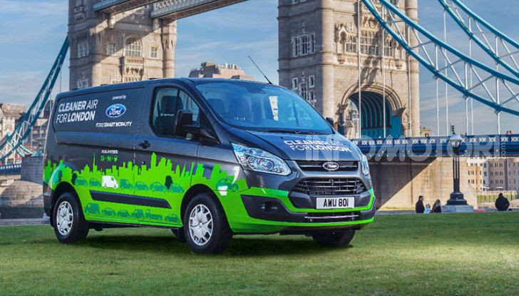 Ford Transit Custom Plug-In Hybrid, test a Colonia per migliorare l’aria - Foto 4 di 9