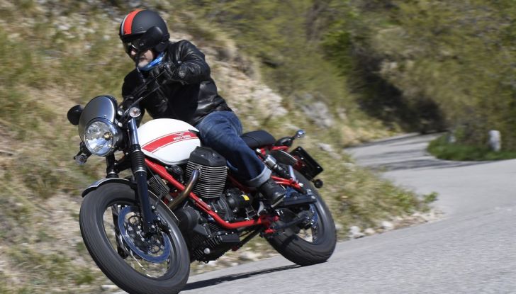 Prova su strada Moto Guzzi Stornello 2016: il ritorno! - Foto 4 di 27
