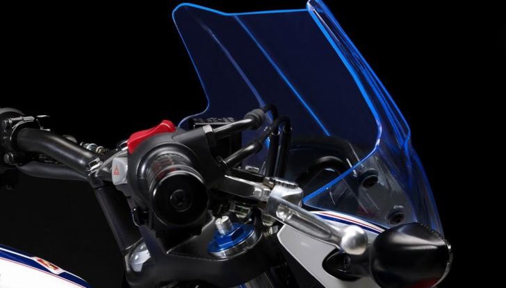 Givi presenta il set di accessori per Honda CB500F: il cupolino si illumina - Foto 3 di 5